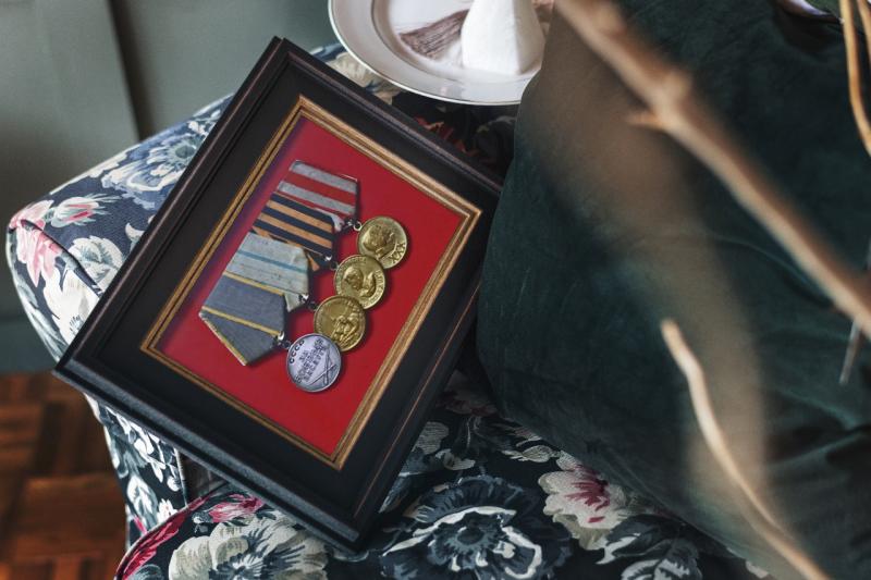 Особенности багетных рам для наград