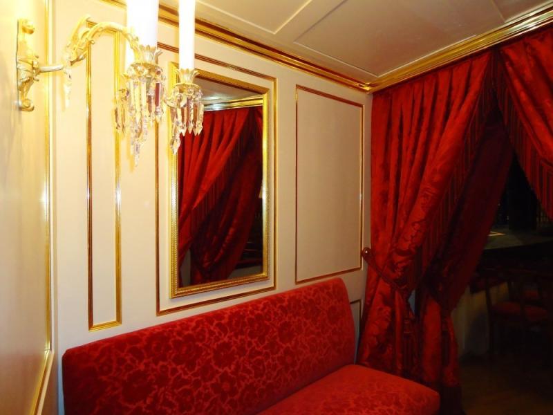 Зеркало в золотой раме